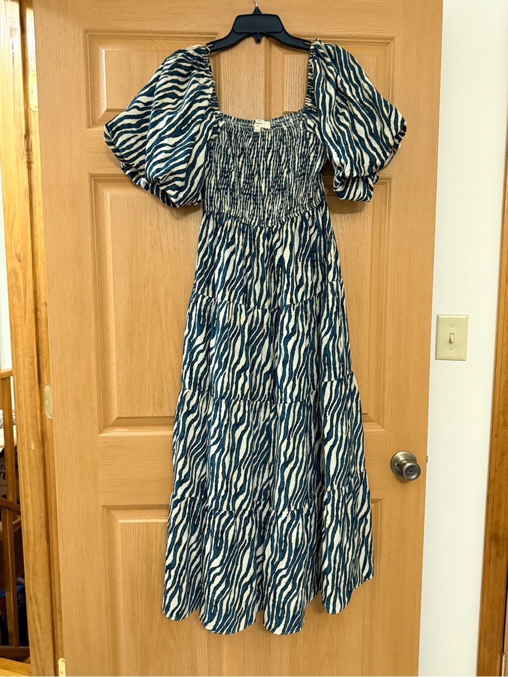 entro green and cream  Zebra-Print Puff-Sleeve Maxi Dress